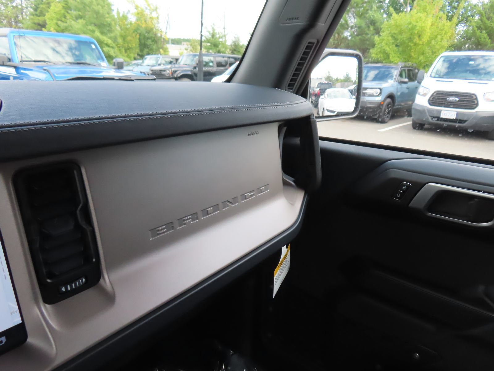 New 2026 Ford Bronco Outer Banks AWD/4WD image 12