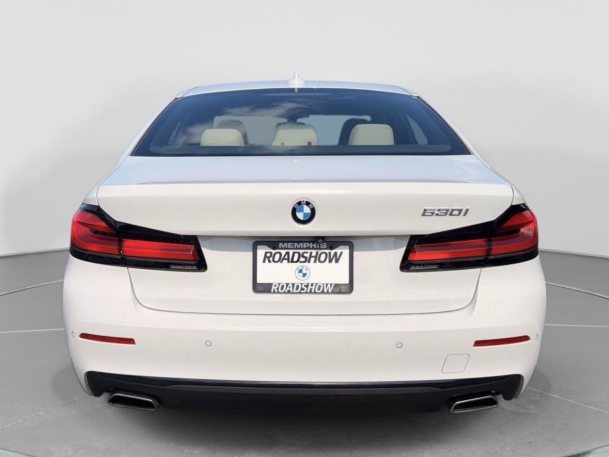 Used 2022 BMW 530i w/ Premium Package RWD image 4