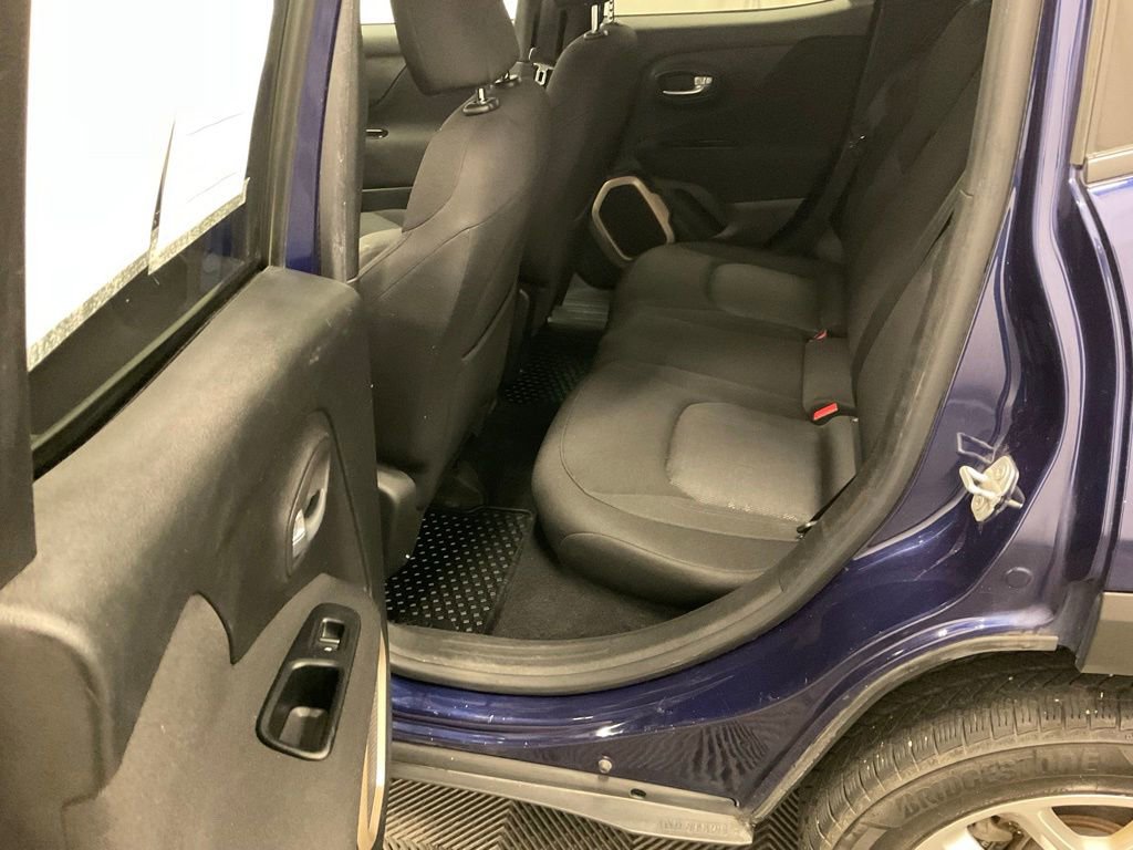 Used 2017 Jeep Renegade Latitude w/ Cold Weather Group AWD/4WD image 22