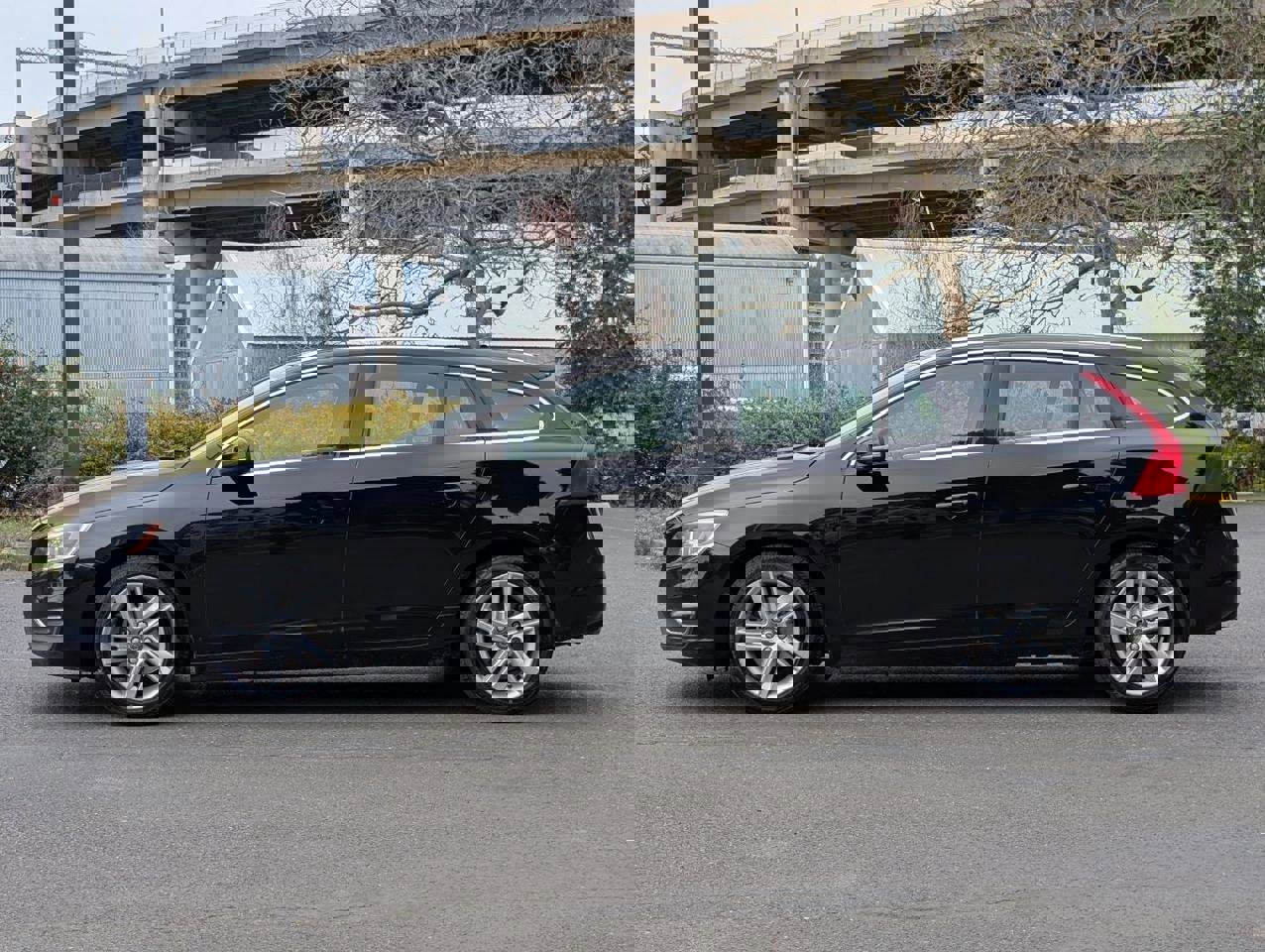 Used 2015 Volvo V60 T5 Platinum image 4