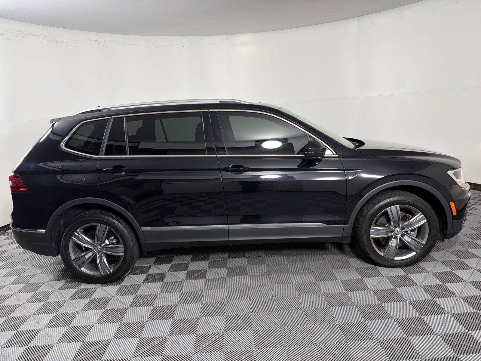 Used 2021 Volkswagen Tiguan SEL AWD/4WD image 8