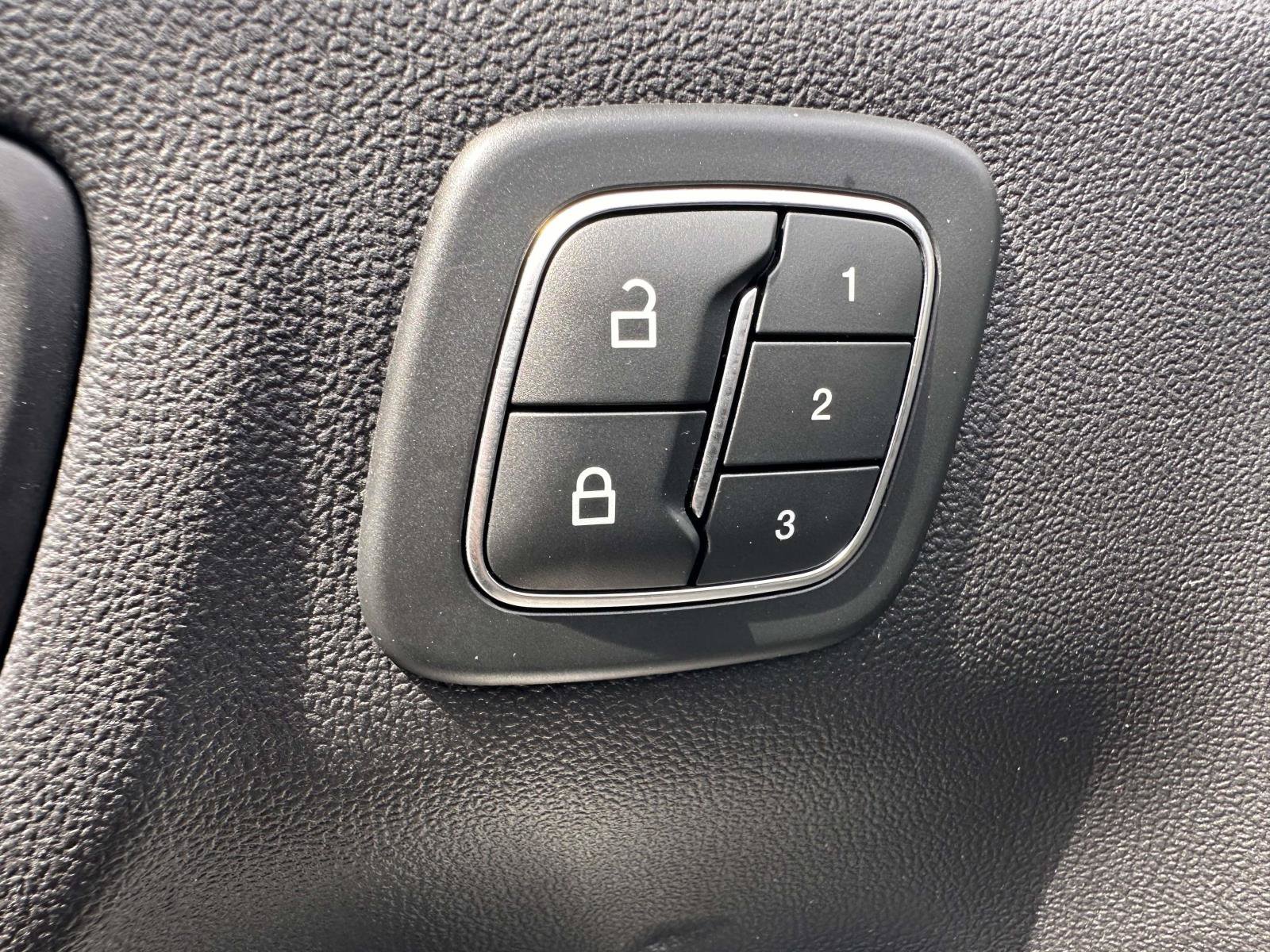 Used 2020 Ford Escape SEL AWD/4WD image 11