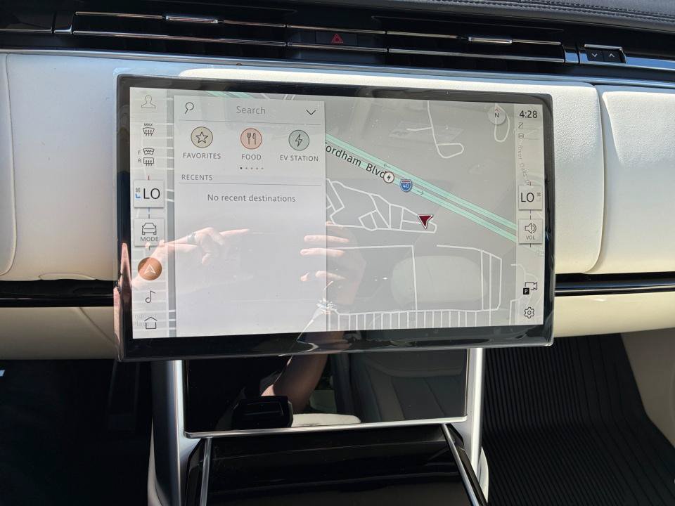 New 2026 Land Rover Range Rover SE AWD/4WD image 17