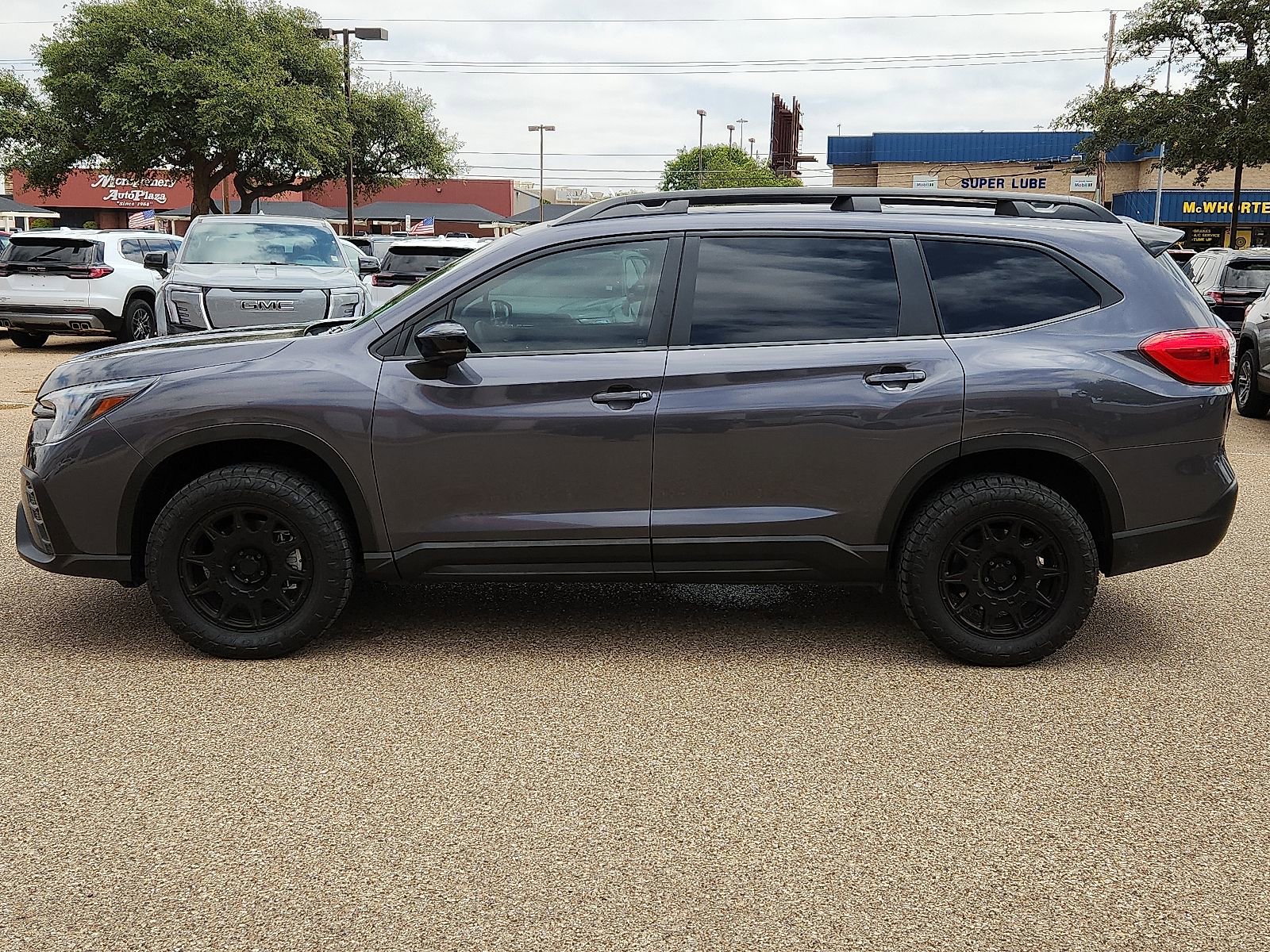Used 2025 Subaru Ascent Bronze Edition image 2