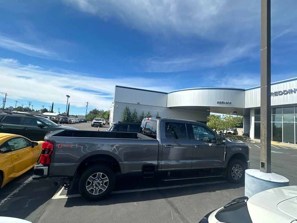 Used 2023 Ford F350 Lariat w/ Lariat Ultimate Package AWD/4WD image 3