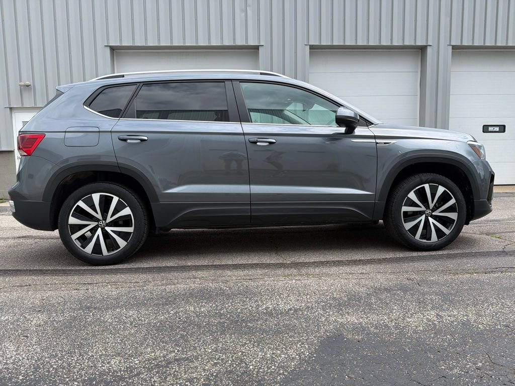 Used 2024 Volkswagen Taos SE FWD image 6