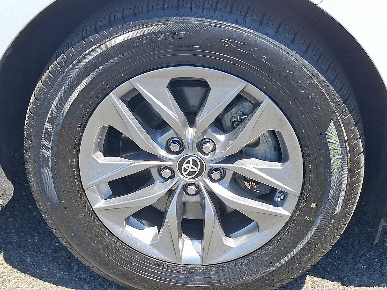 Used 2023 Toyota Sienna XLE AWD/4WD image 9