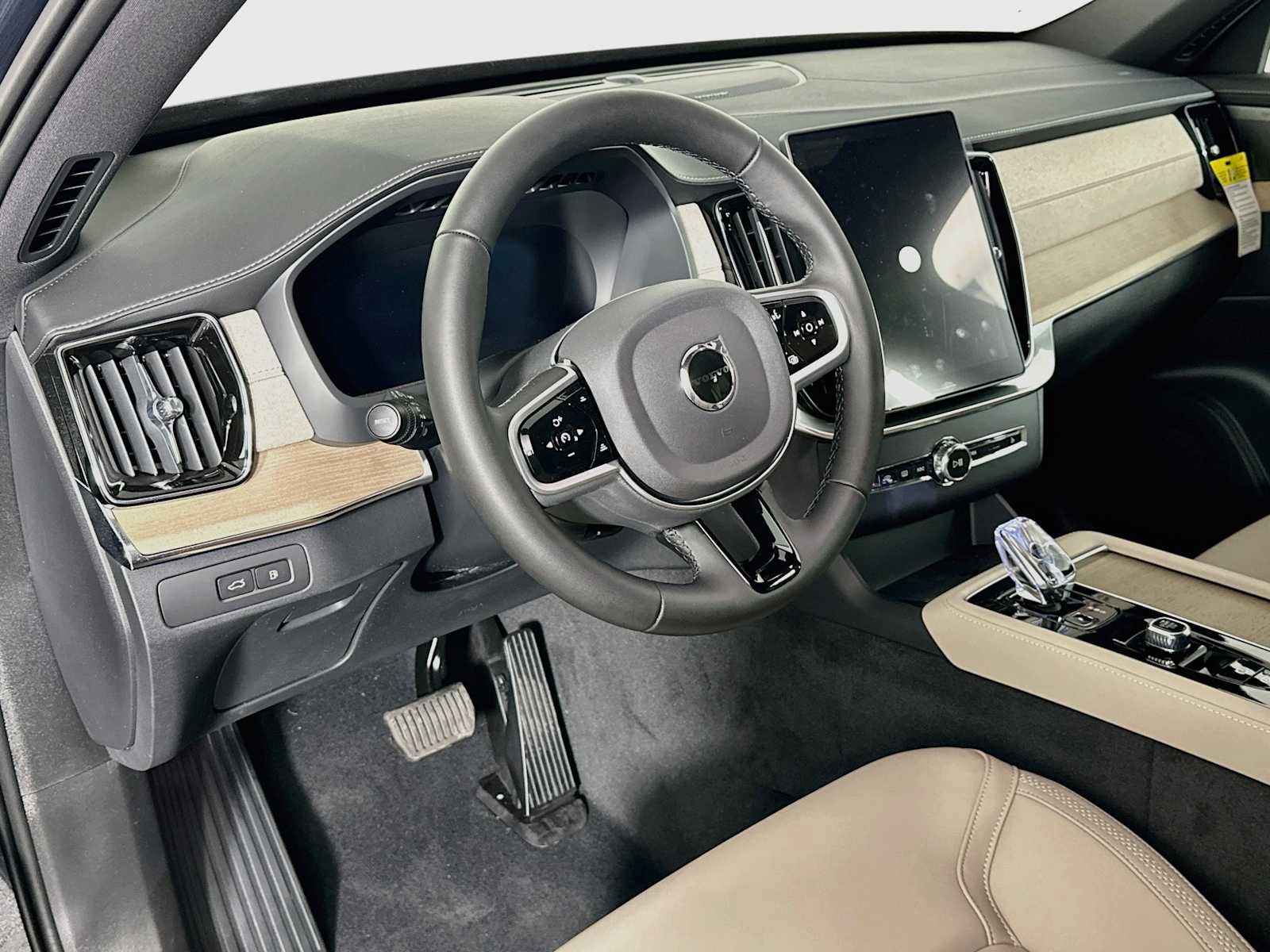 New 2026 Volvo XC90 T8 Plus w/ Protection Package AWD/4WD image 9