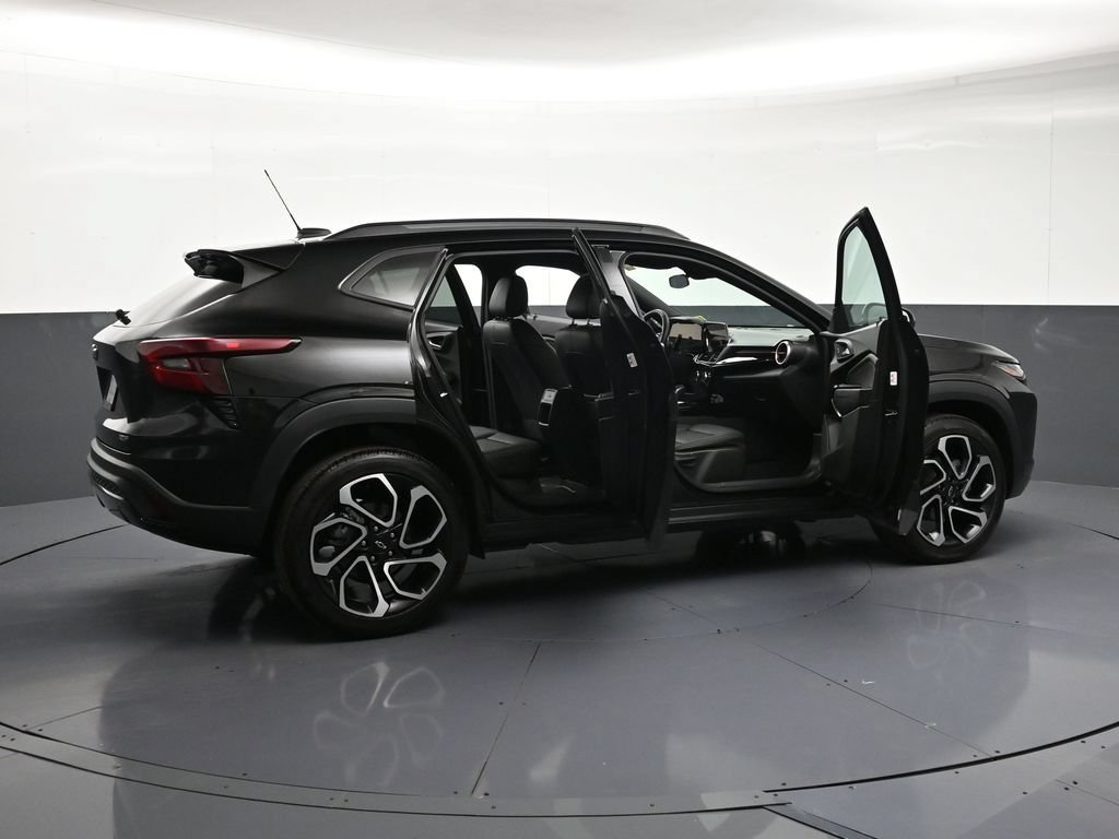 Used 2024 Chevrolet Trax RS w/ Sunroof Package FWD image 32
