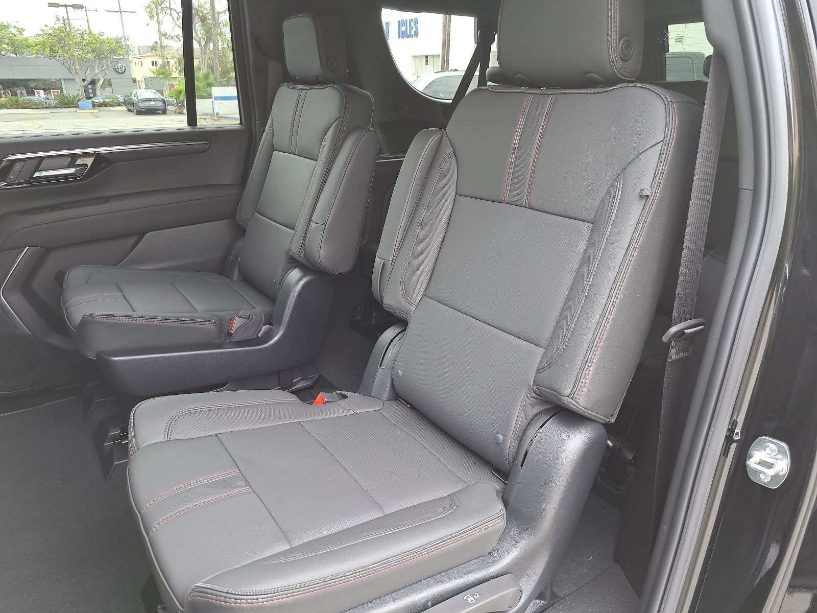 Used 2026 Chevrolet Suburban RST w/ Comfort Package RWD image 16