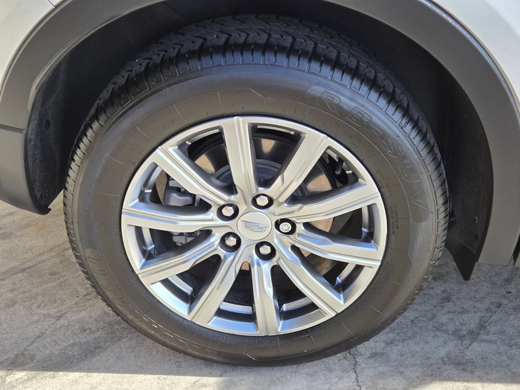 Used 2022 Cadillac XT4 Premium Luxury w/ Safety Alert Package FWD image 9