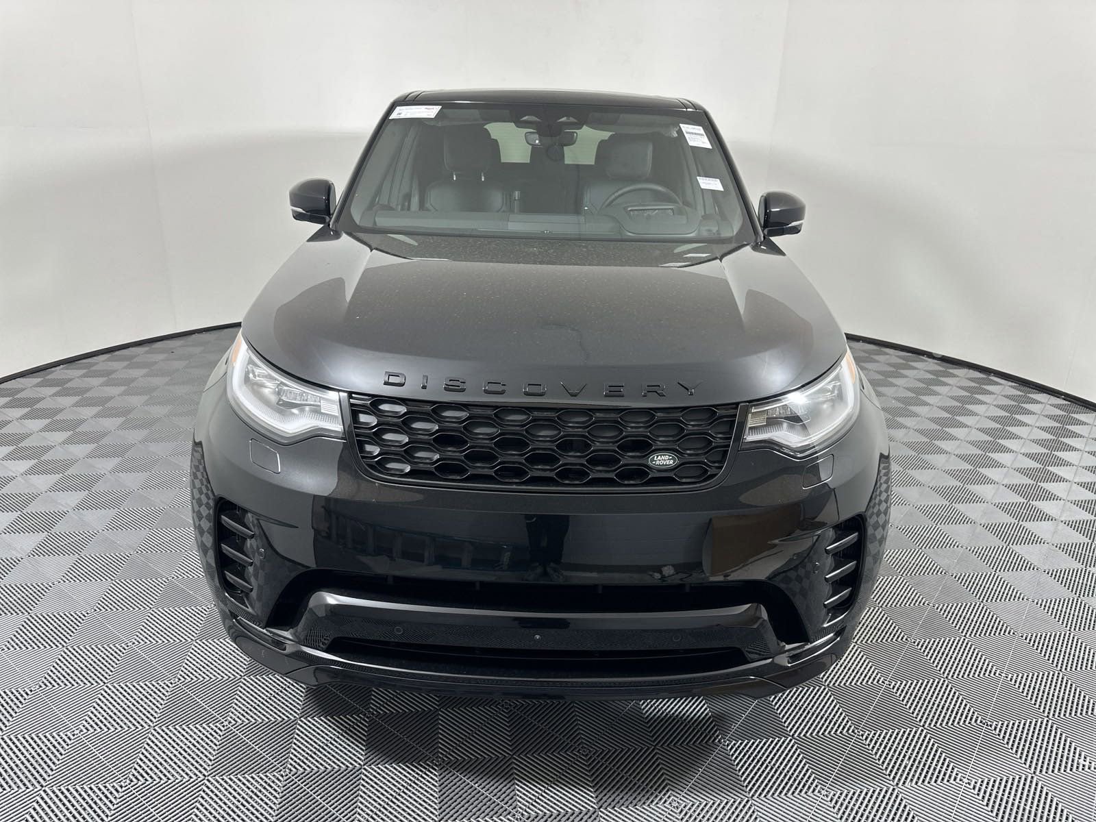 Certified 2025 Land Rover Discovery Dynamic SE AWD/4WD image 6