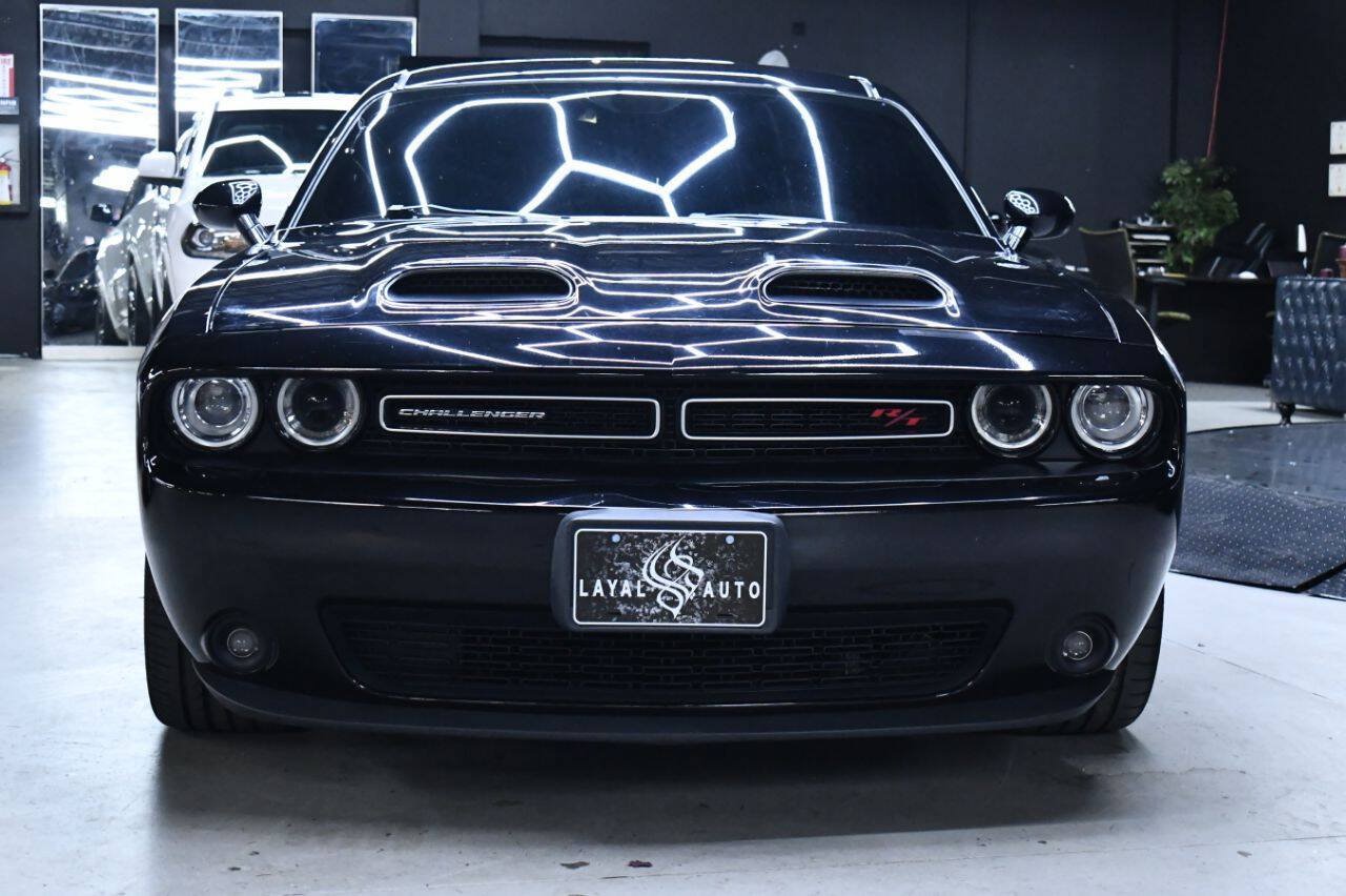 Used 2018 Dodge Challenger R/T w/ Driver Convenience Group RWD image 3