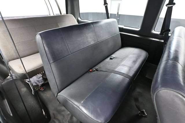Used 1995 Ford E-150 and Econoline 150 Club Wagon RWD image 30