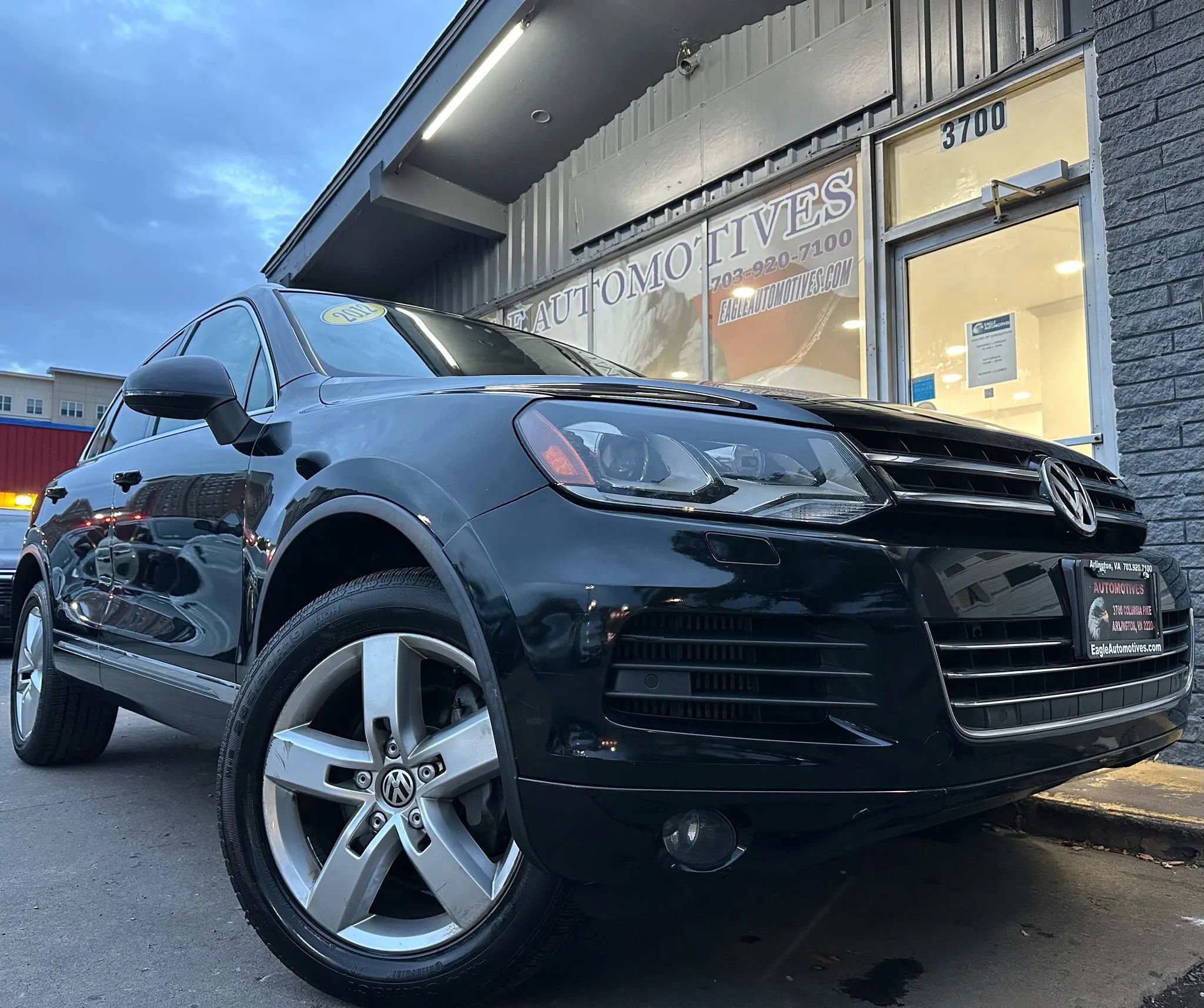 Used 2012 Volkswagen Touareg TDI image 1