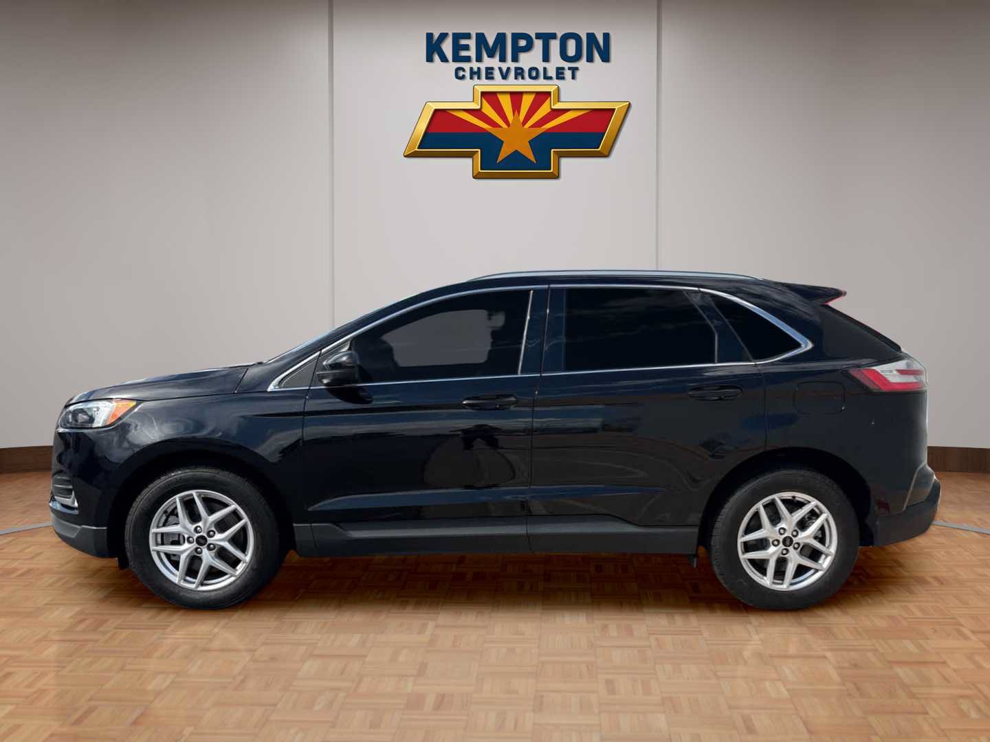 Used 2023 Ford Edge SEL w/ Convenience Package AWD/4WD image 3