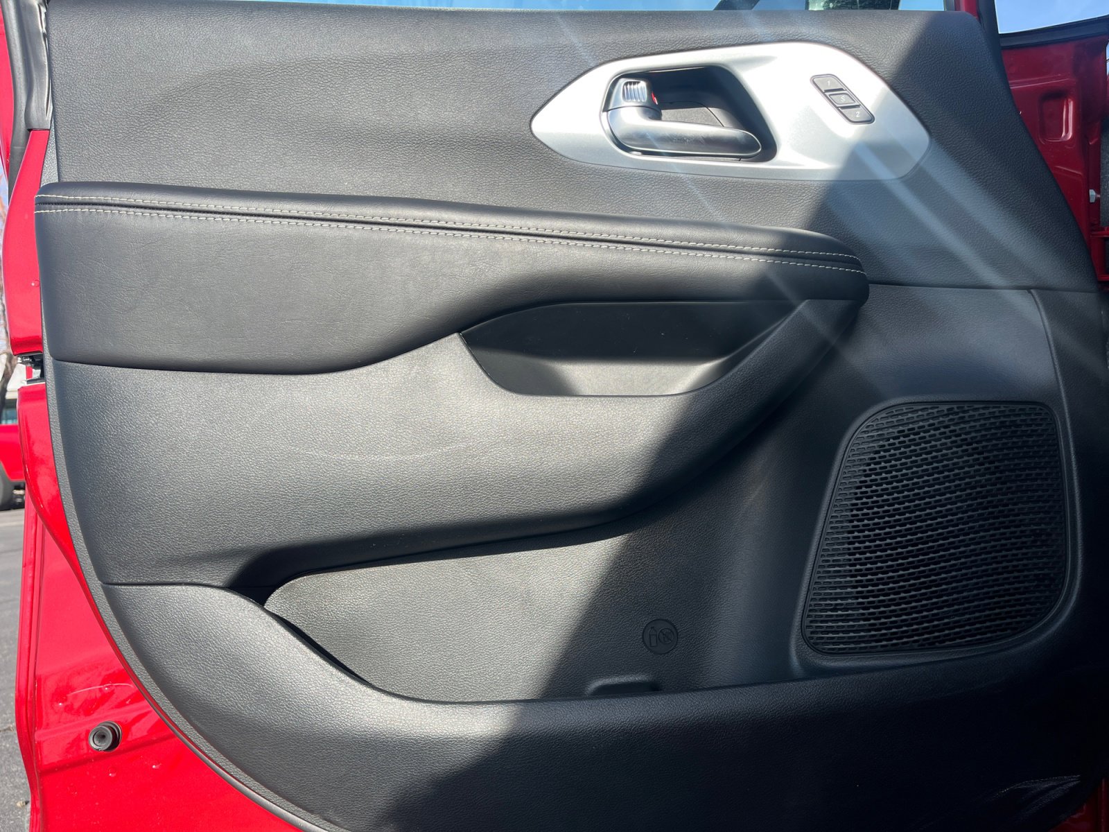 New 2026 Chrysler Pacifica Limited image 13