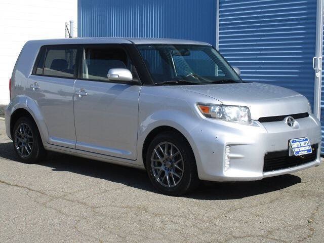 Used 2015 Scion xB FWD image 1