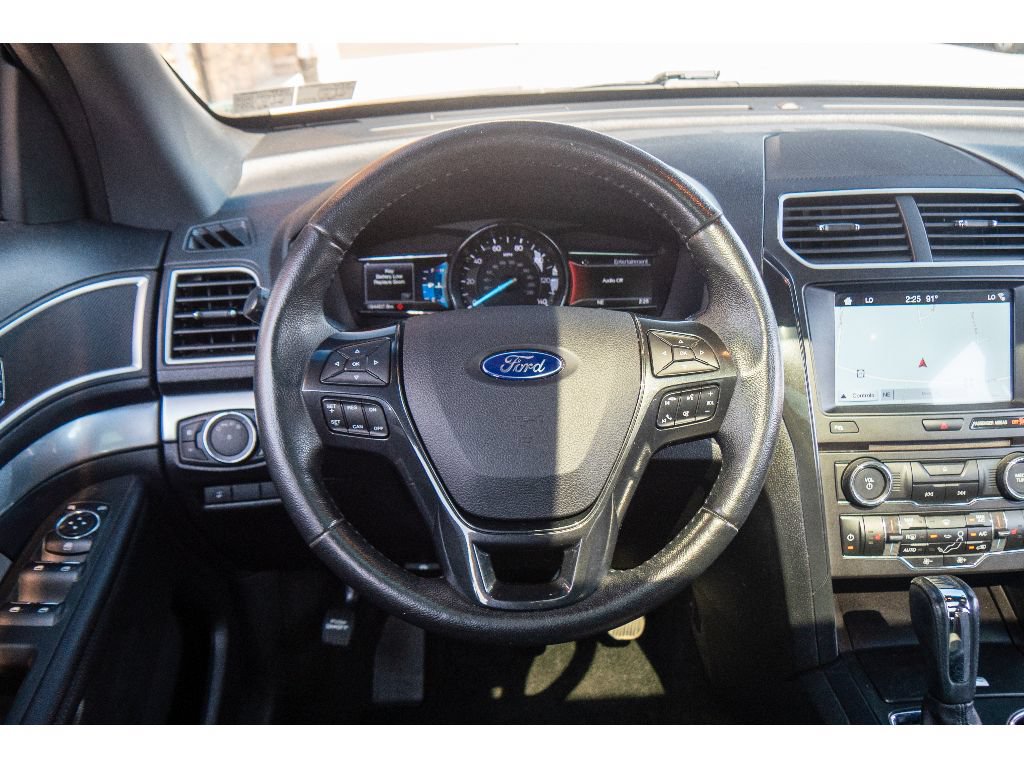 Used 2017 Ford Explorer XLT w/ Equipment Group 202A AWD/4WD image 22