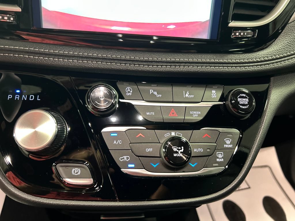 New 2027 Chrysler Pacifica Select FWD image 17