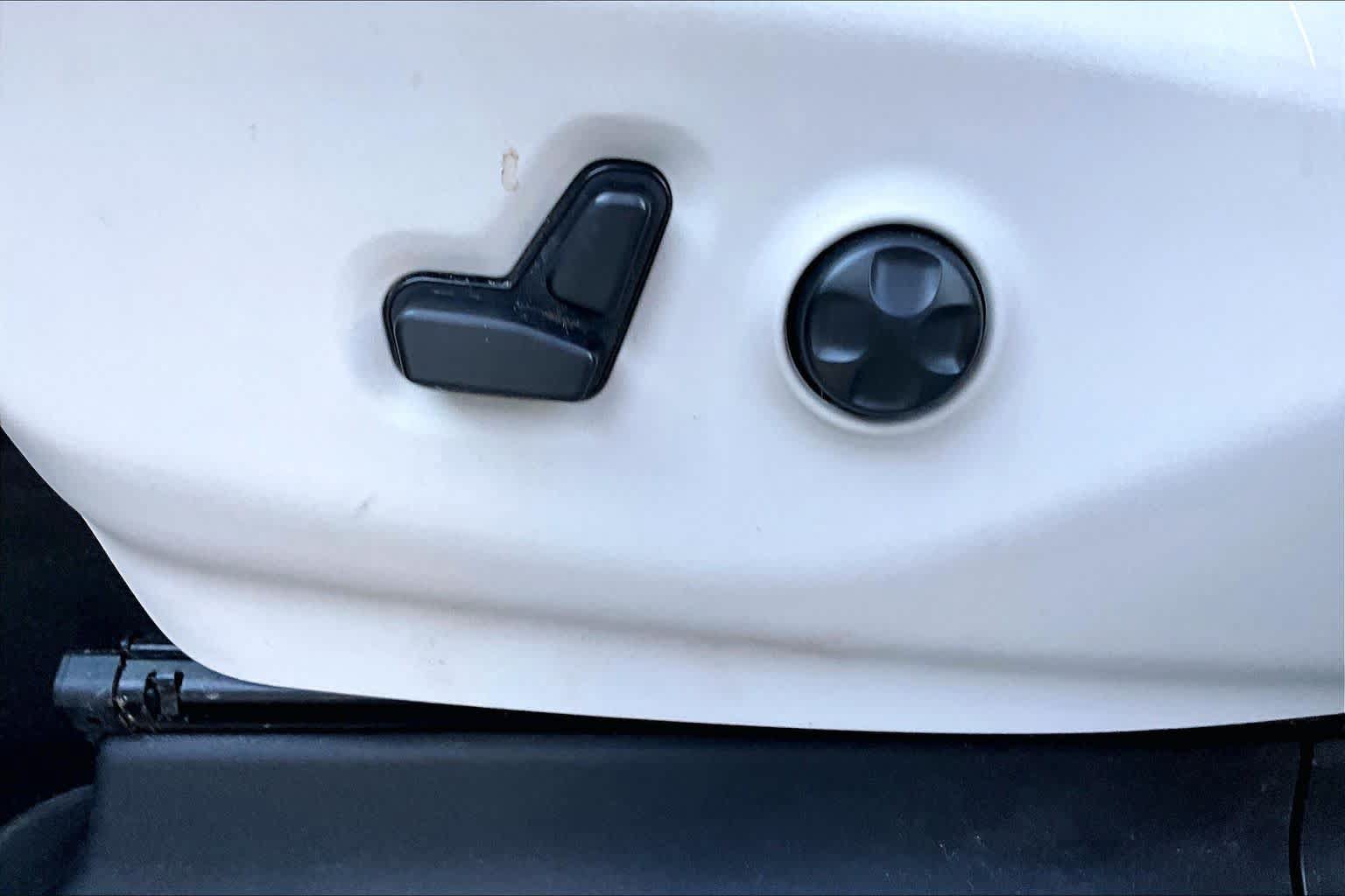 Used 2018 Chrysler Pacifica Touring Plus FWD image 33