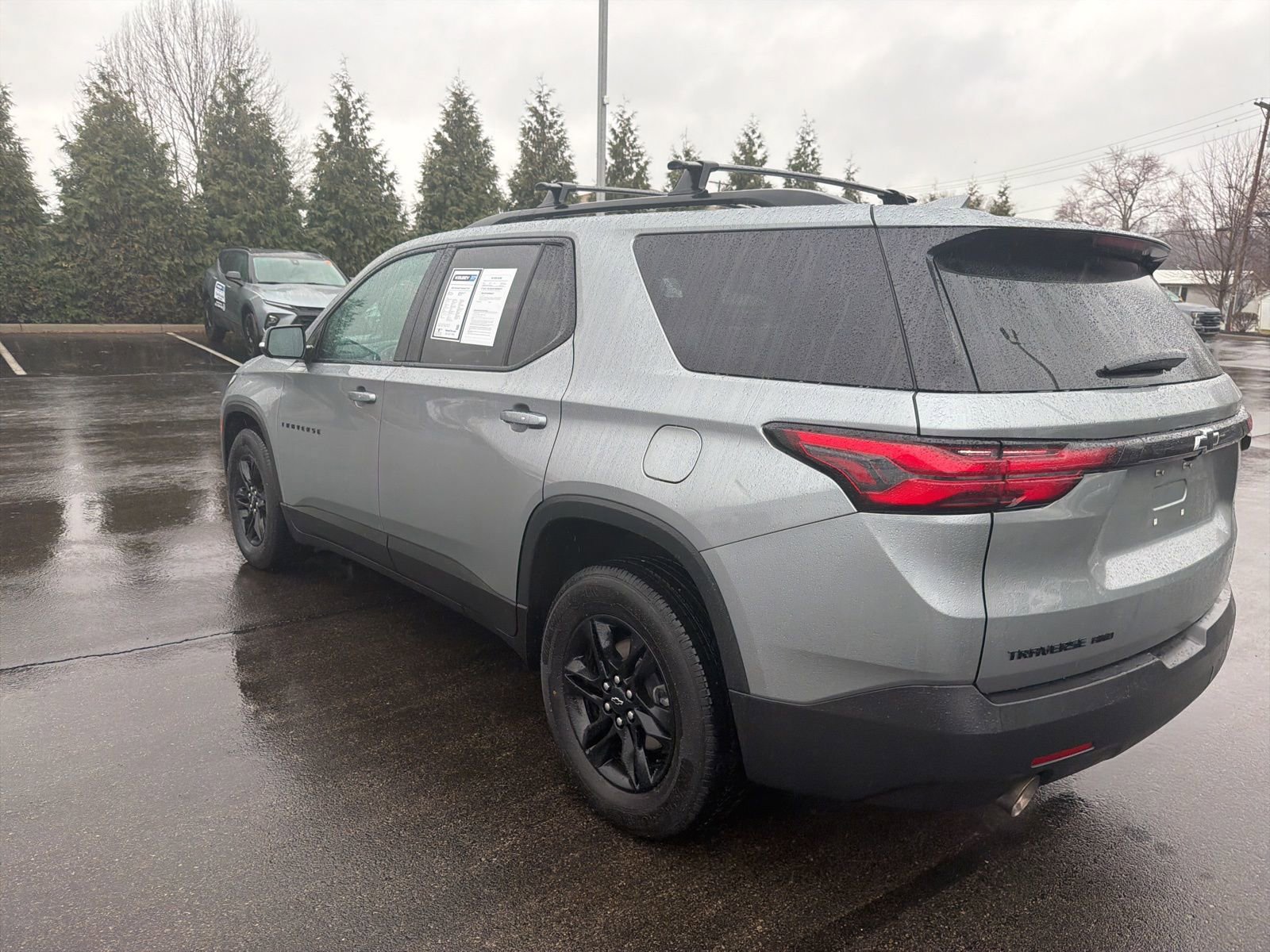 Used 2023 Chevrolet Traverse LT w/ Midnight/Sport Edition image 3