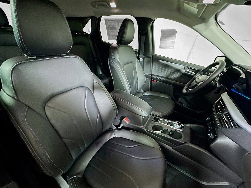 New 2025 Ford Escape SE w/ PHEV Premium Package image 28