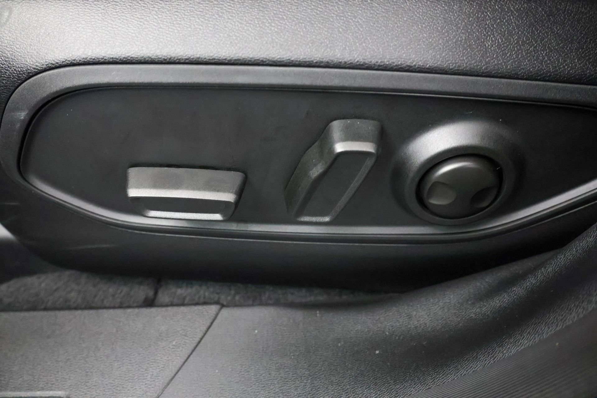 Used 2026 Jeep Cherokee Laredo AWD/4WD image 7