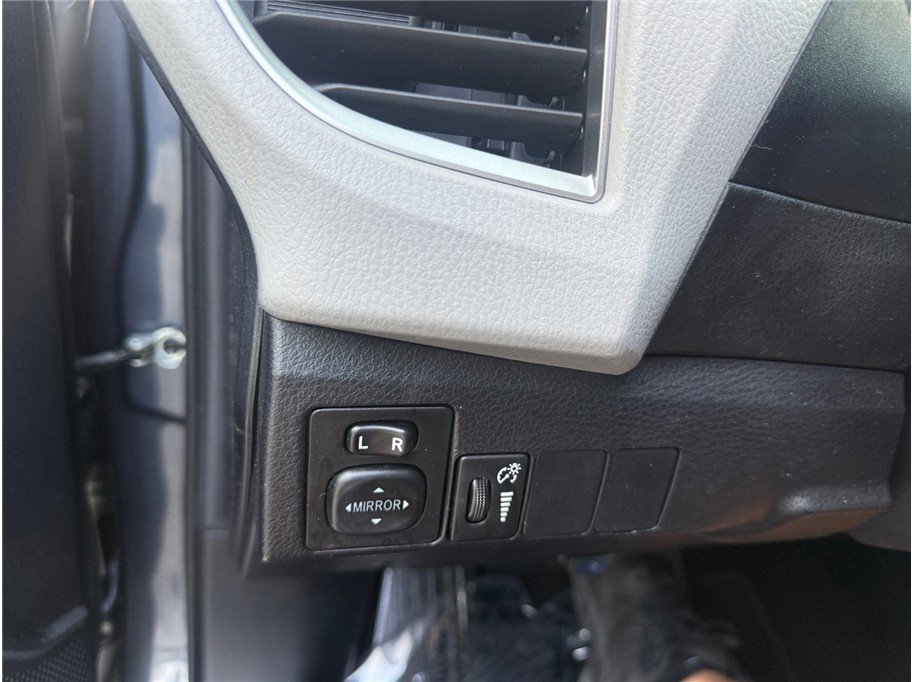 Used 2016 Toyota Corolla LE FWD image 28