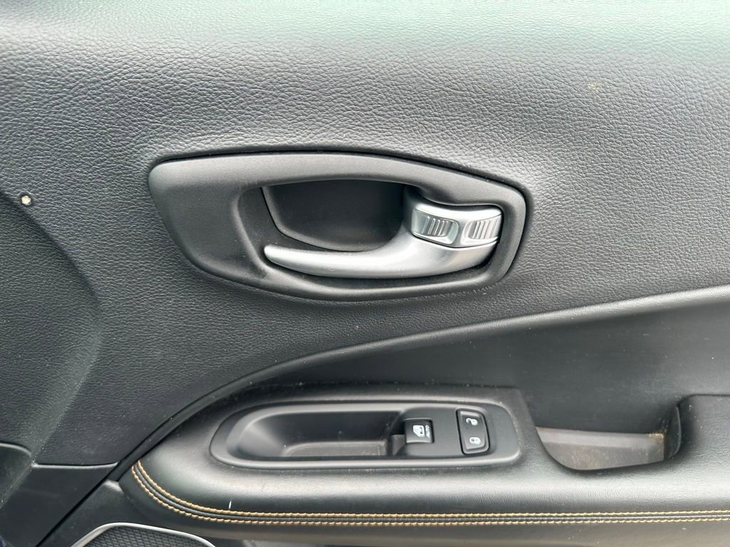 Used 2018 Jeep Compass Limited image 13