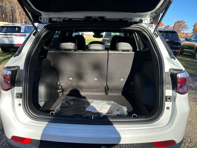 New 2026 Jeep Compass Latitude image 19