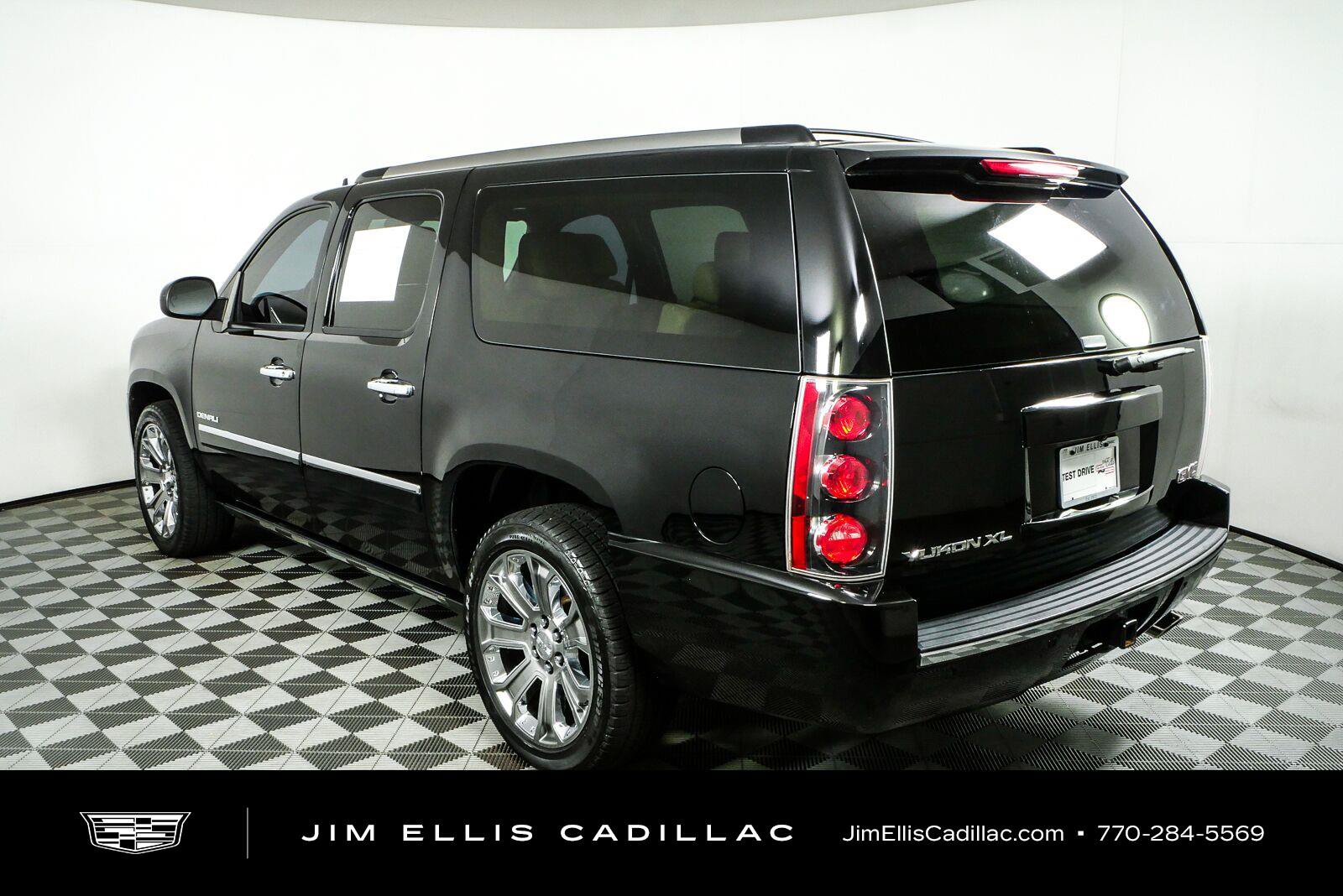 Used 2014 GMC Yukon XL Denali RWD image 27