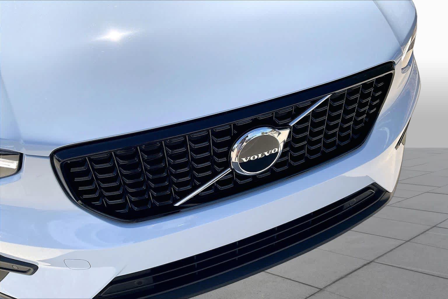 Used 2026 Volvo XC40 B4 Core FWD image 31