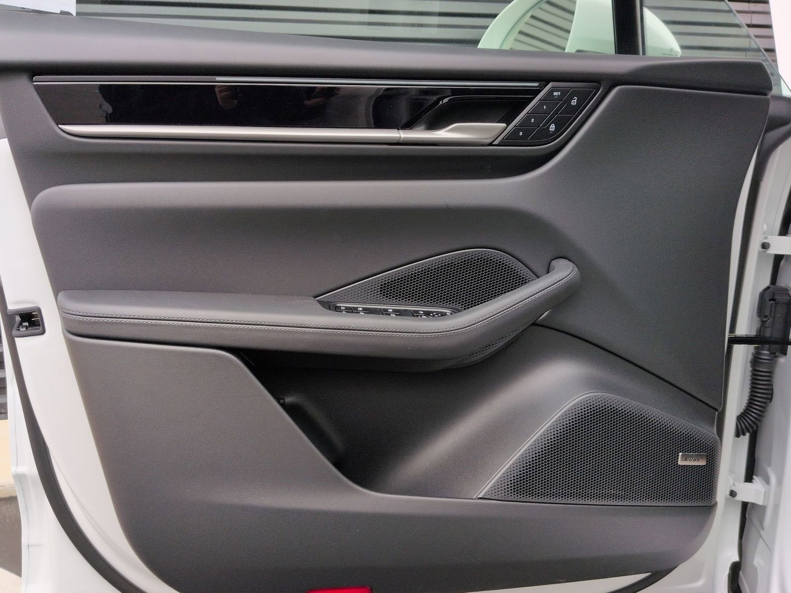 Used 2026 Porsche Macan Electric image 12