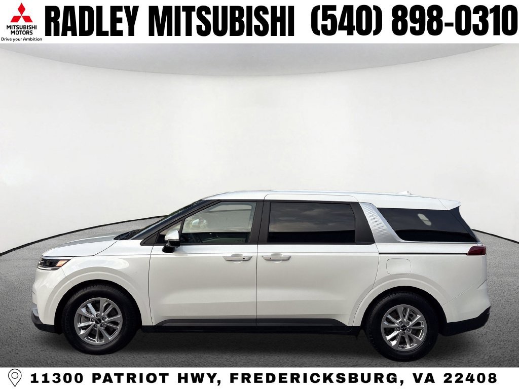 Used 2023 Kia Carnival LX FWD image 16