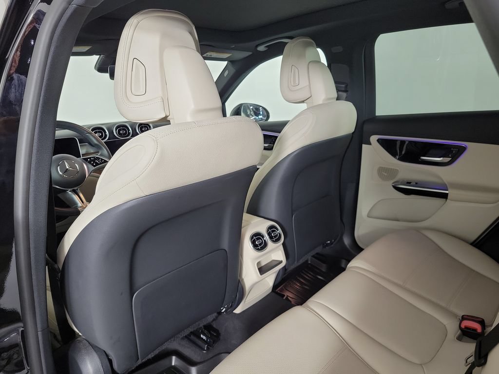 Used 2024 Mercedes-Benz GLC 300 4MATIC image 11