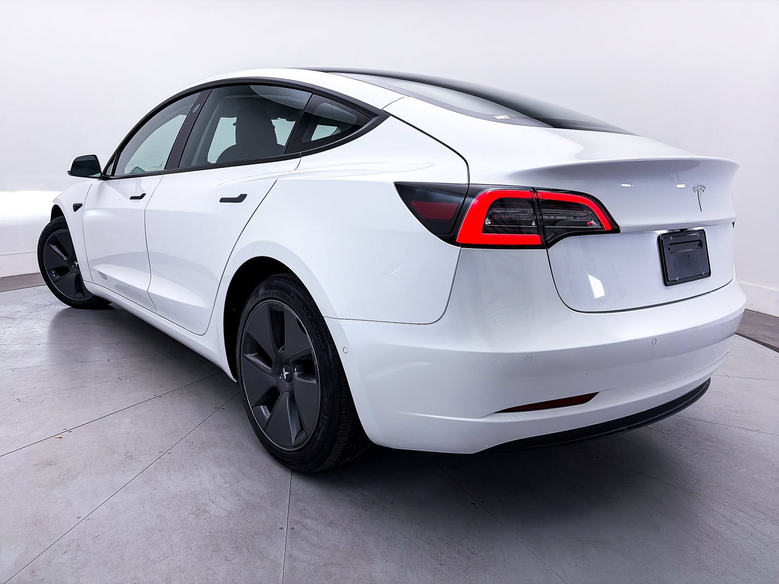 Used 2021 Tesla Model 3 Standard Range Plus RWD image 2