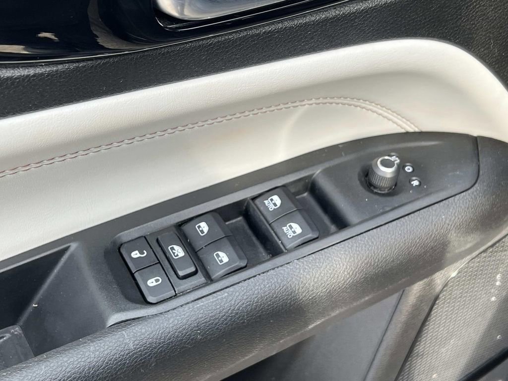 Used 2022 Jeep Compass Limited image 13