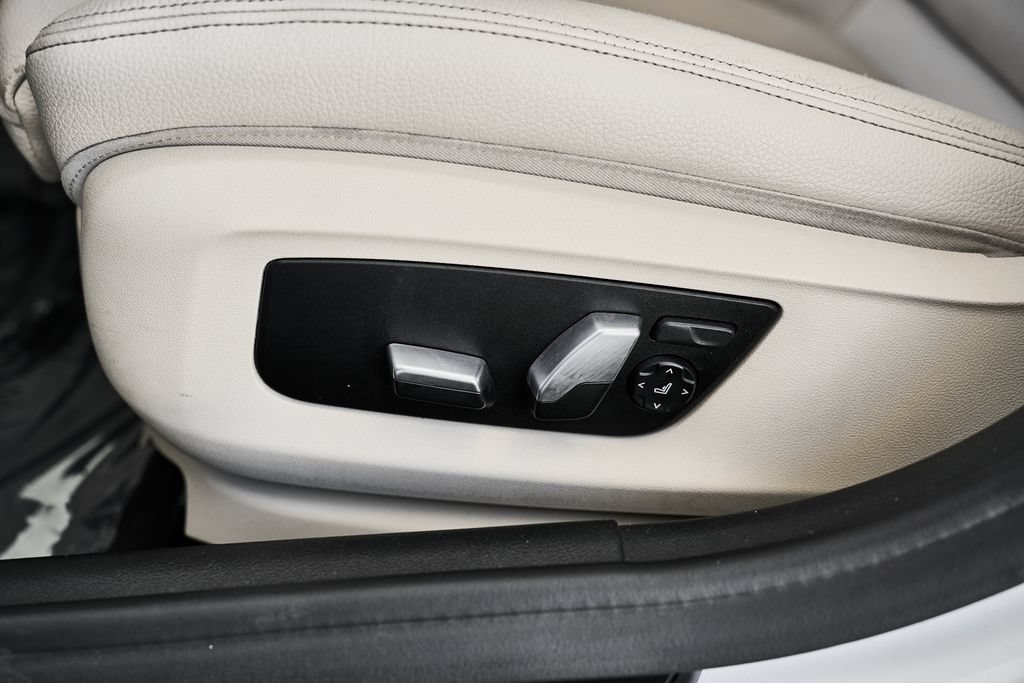 Used 2018 BMW 540i w/ Premium Package RWD image 19