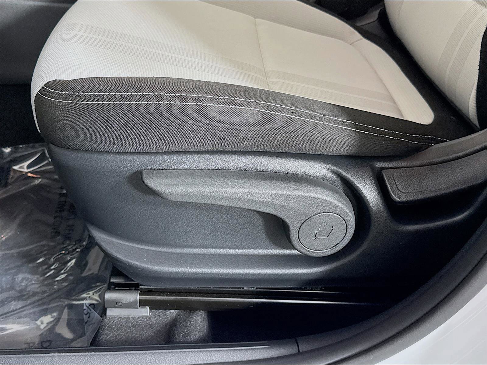 Certified 2025 Hyundai Venue SEL image 20