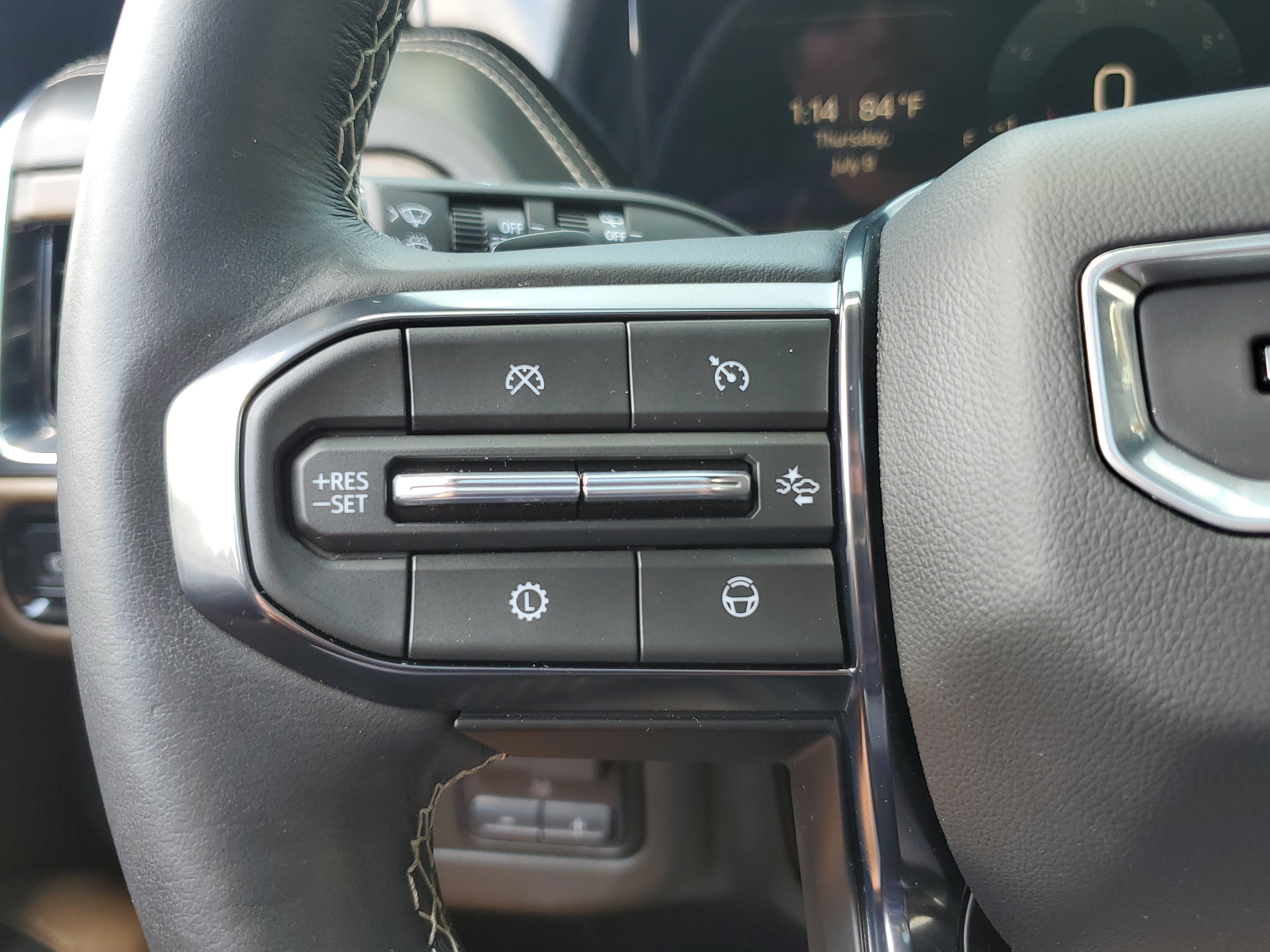 Used 2025 GMC Yukon XL Denali Ultimate AWD/4WD image 23