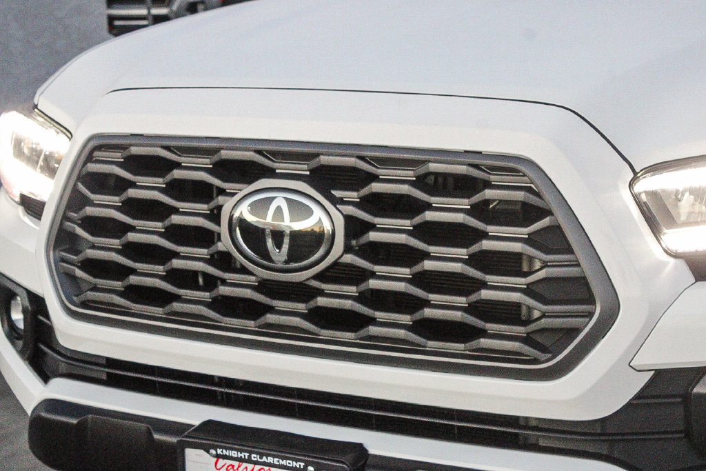 Used 2023 Toyota Tacoma TRD Off-Road w/ Black Out Package (TMS) AWD/4WD image 6