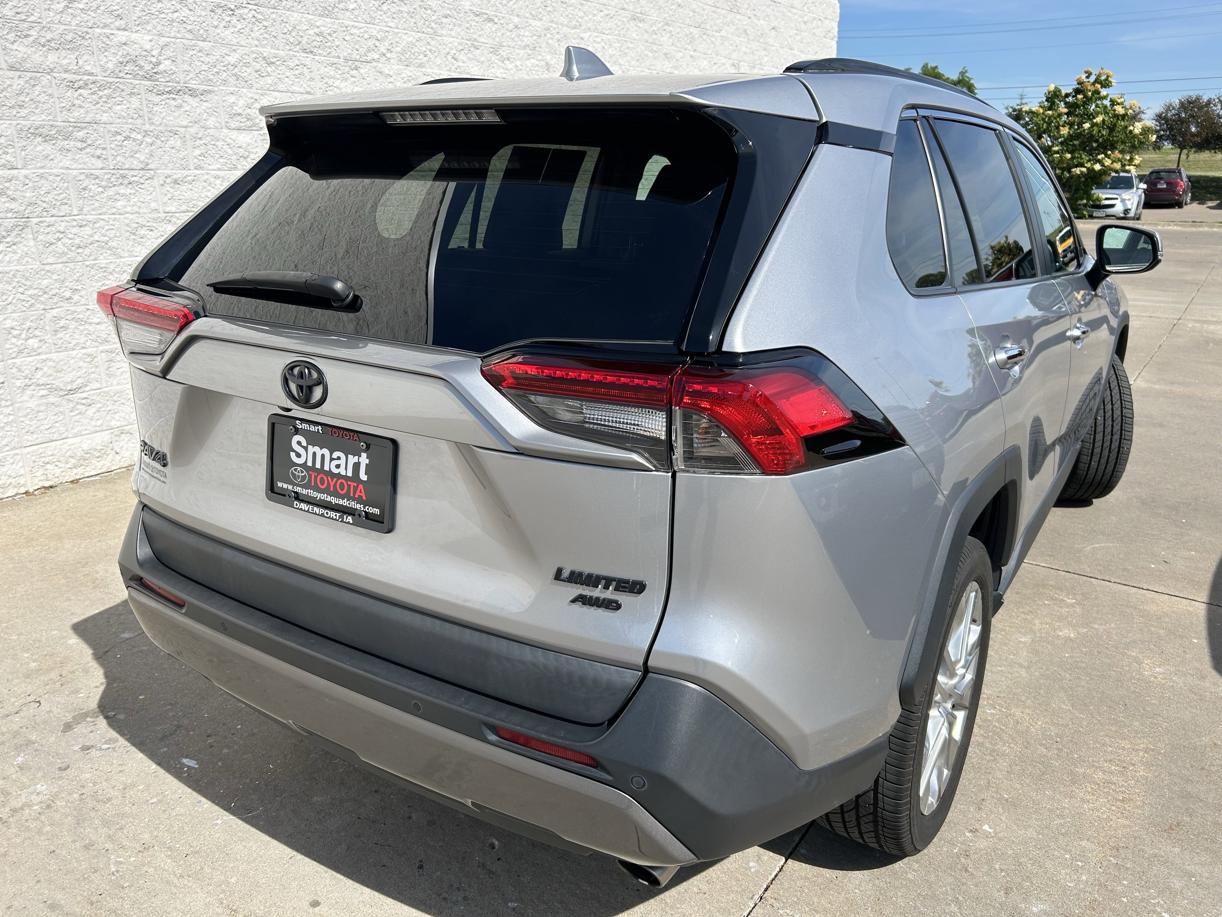 Used 2019 Toyota RAV4 Limited AWD/4WD image 6