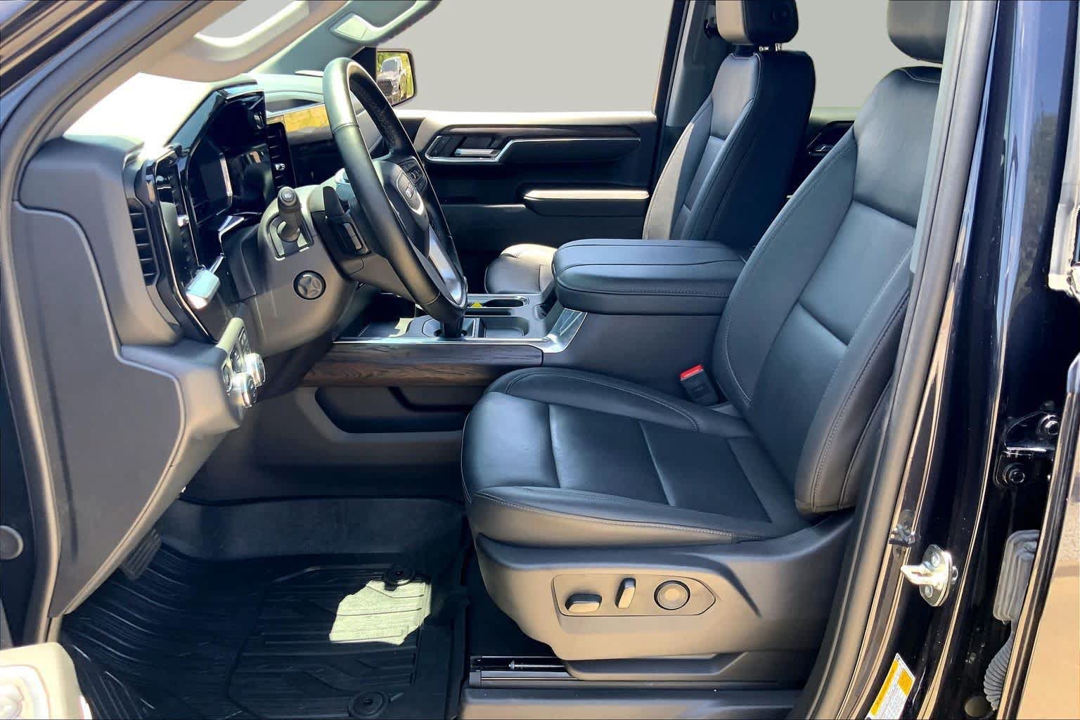 Used 2025 GMC Sierra 1500 SLT AWD/4WD image 8