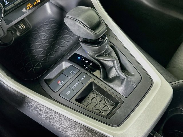 Used 2025 Toyota RAV4 XLE FWD image 19