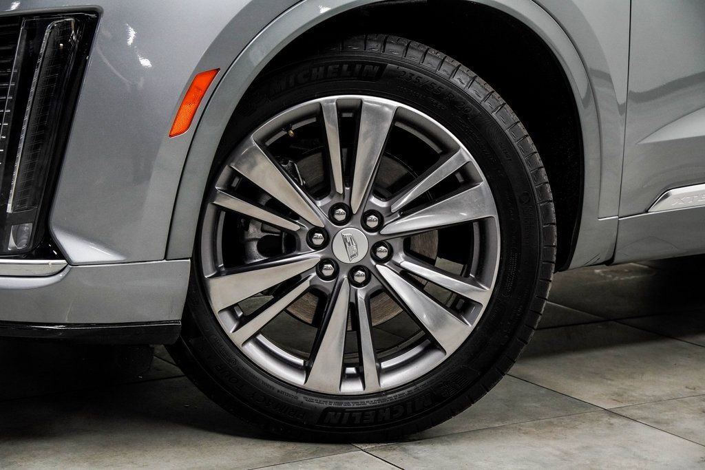Used 2025 Cadillac XT6 Premium Luxury image 3