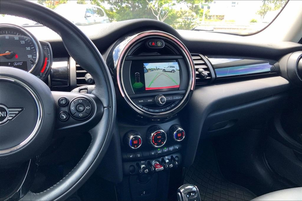 Used 2020 MINI Cooper 2-Door Hardtop FWD image 6