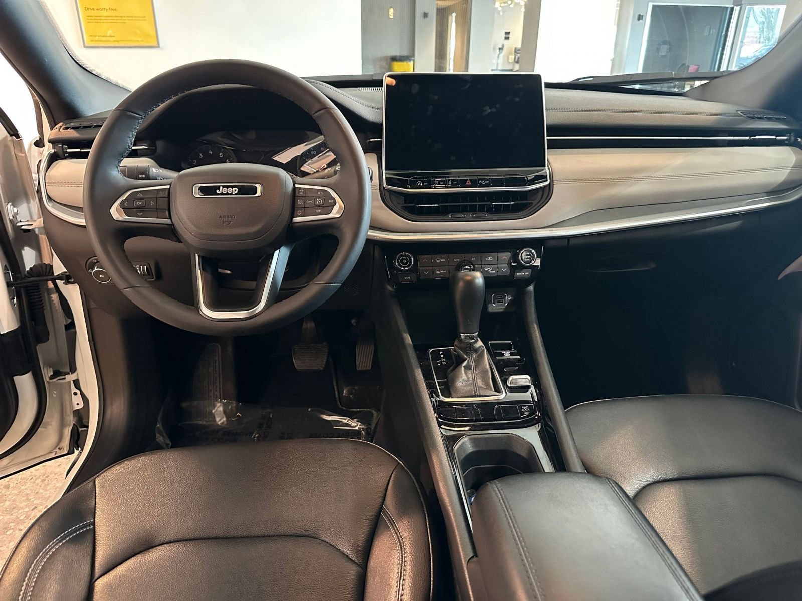 Used 2025 Jeep Compass Limited image 34