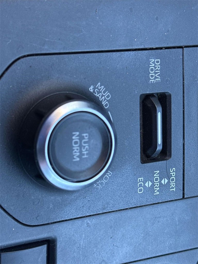 Used 2021 Toyota Highlander XSE image 19