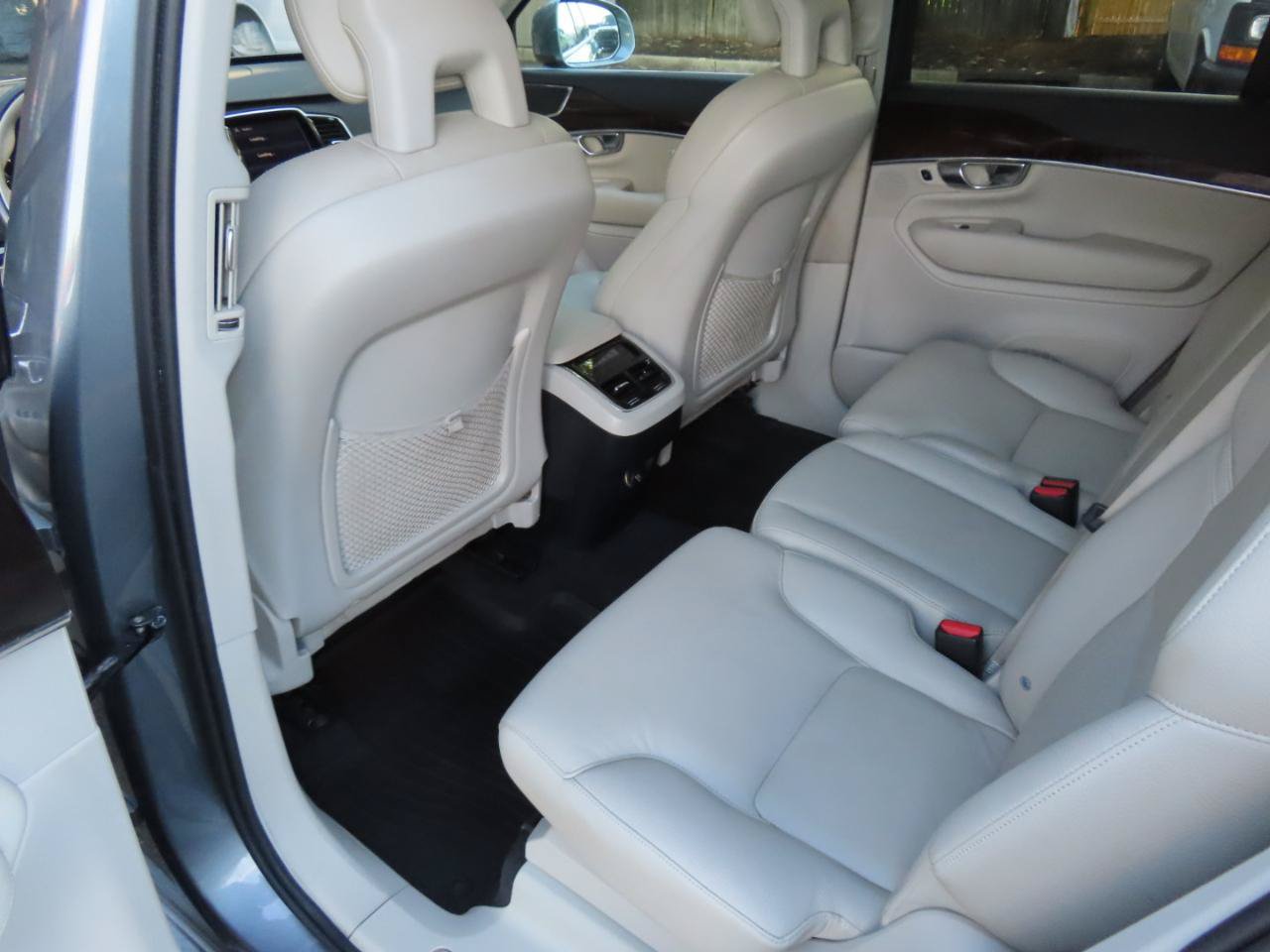 Used 2017 Volvo XC90 T6 Momentum w/ Vision Package AWD/4WD image 9